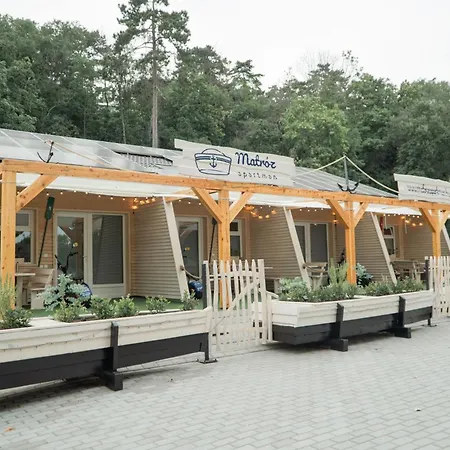 Matróz - Közvetlenül A Stranddal Szemben * Balatonalmádi